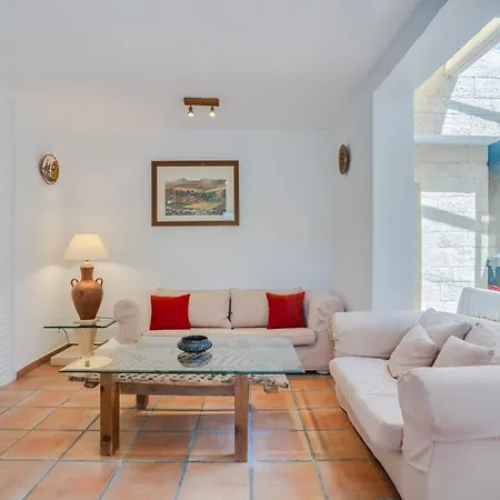 By The 5 Bedrooms Villa *