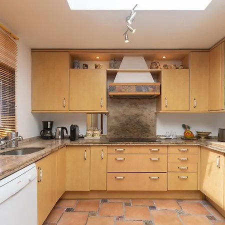 By The 5 Bedrooms Villa Marbellac