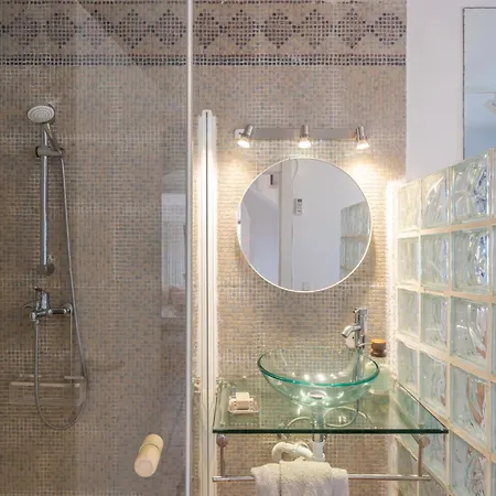 By The 5 Bedrooms * Marbellac