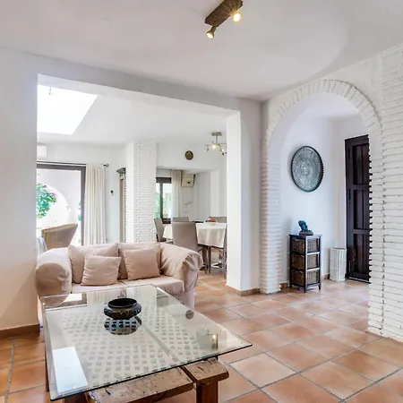 Villa By The 5 Bedrooms Marbella