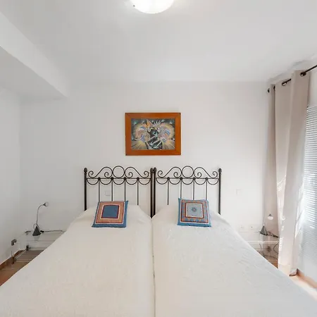 By The 5 Bedrooms Vila Marbella