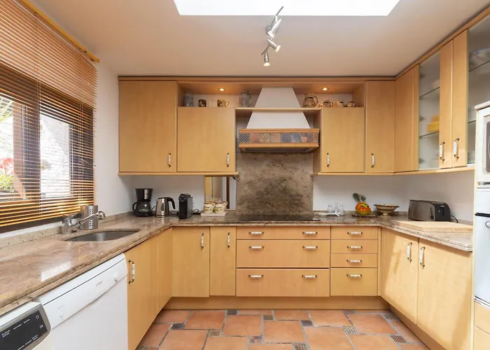 By The 5 Bedrooms ヴィラ マルベーリャ