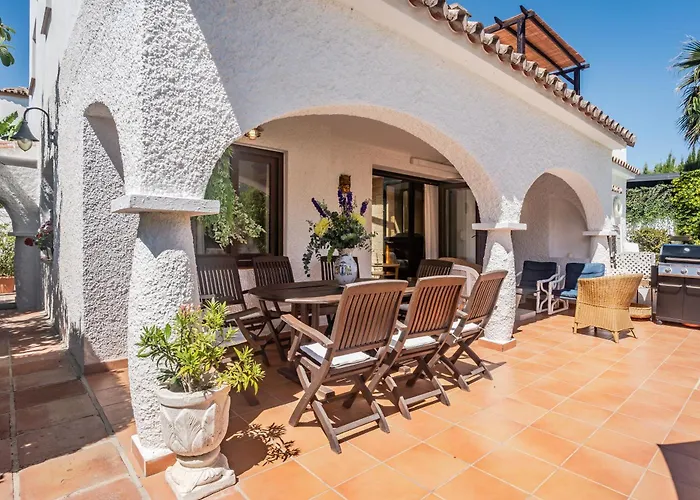 By The 5 Bedrooms ヴィラ