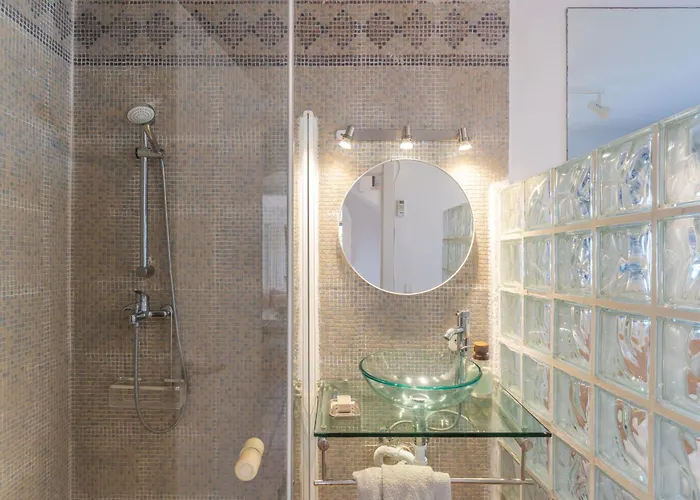 By The 5 Bedrooms * Marbella