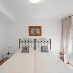 By The 5 Bedrooms Villa Marbella