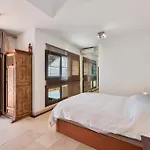 By The 5 Bedrooms * Marbella
