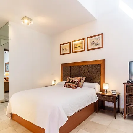 Vila By The 5 Bedrooms *