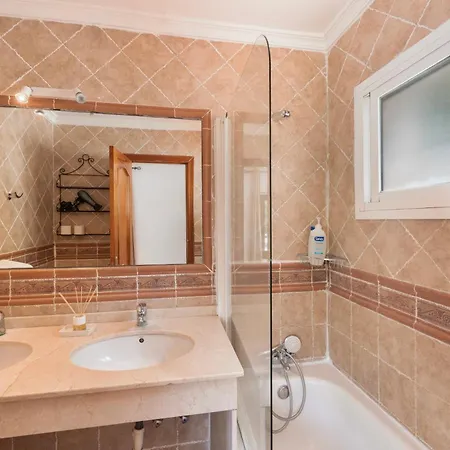 וילה By The 5 Bedrooms מארבלה