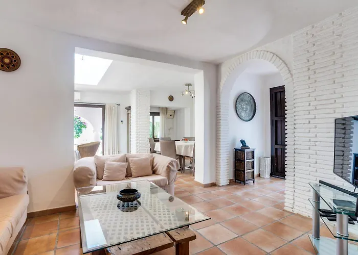 Vila By The 5 Bedrooms