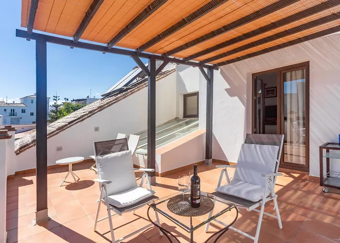 Vila By The 5 Bedrooms Marbella